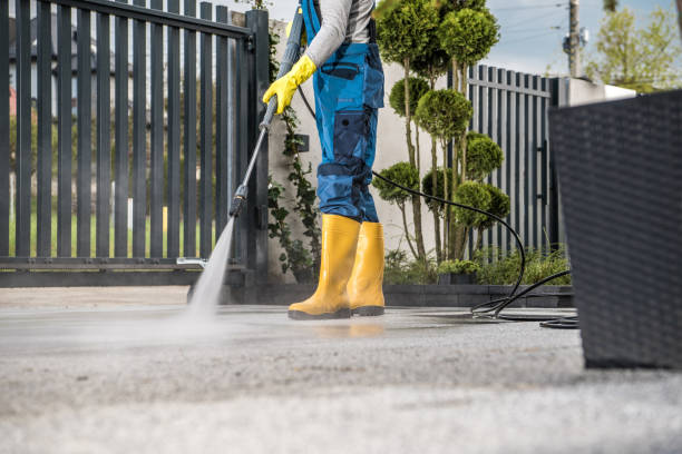 Best Pool Deck Cleaning  in Utica, OH